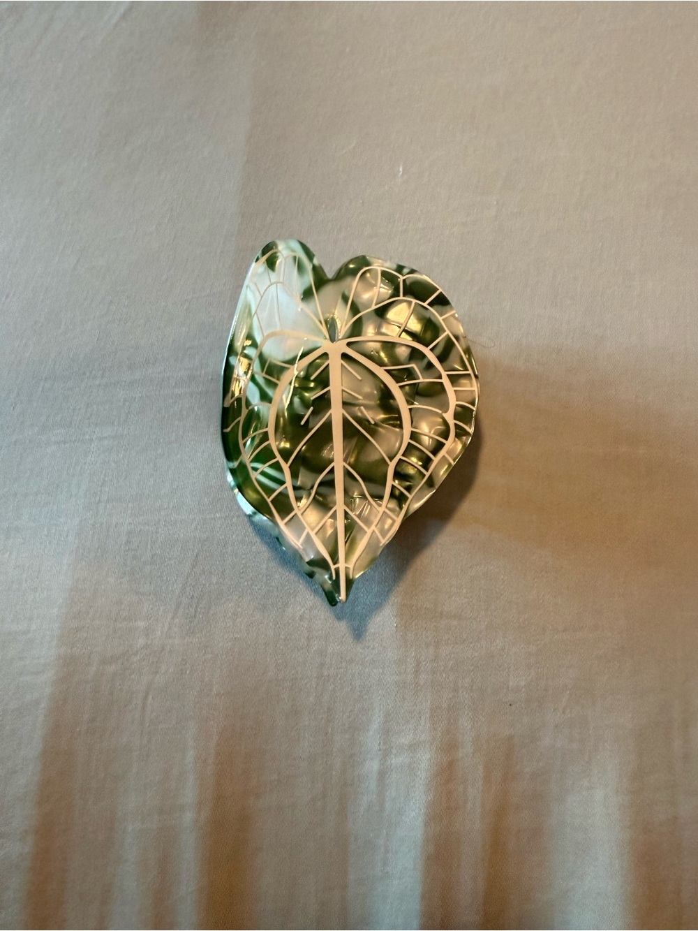 Kalo leaf hair clip